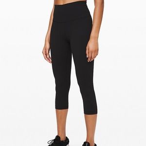 black lululemon cropped leggings